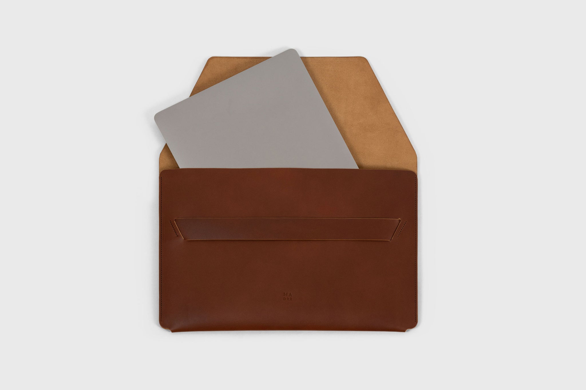 ultimate-guide-to-choosing-the-best-macbook-leather-sleeve-from-madre