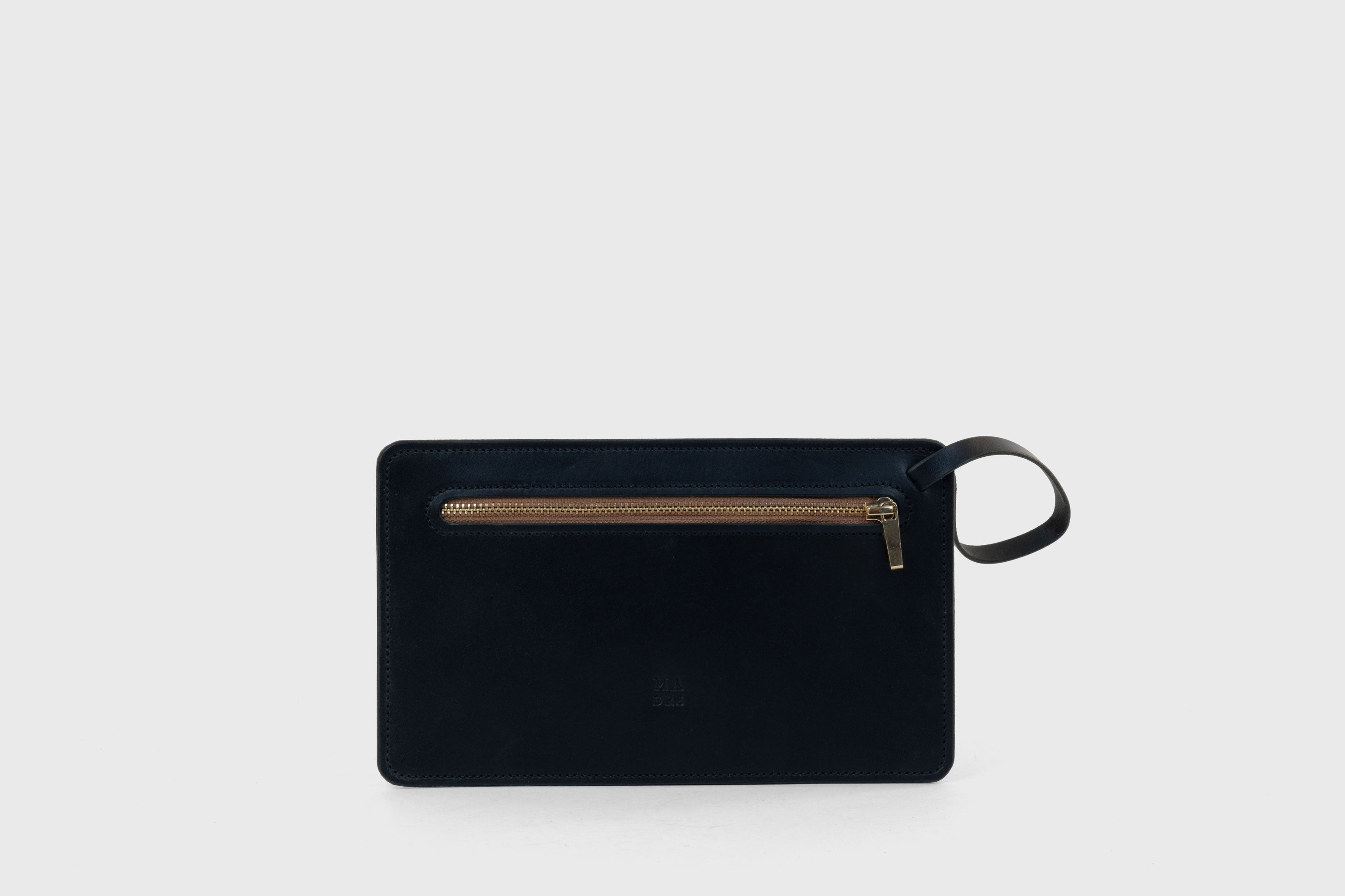 Clutch Flat Leather Black Bag Slim Wrist Band Zipper Minimalistic Premium Handmade Design Atelier Madre Manuel Dreesmann Barcelona Spain