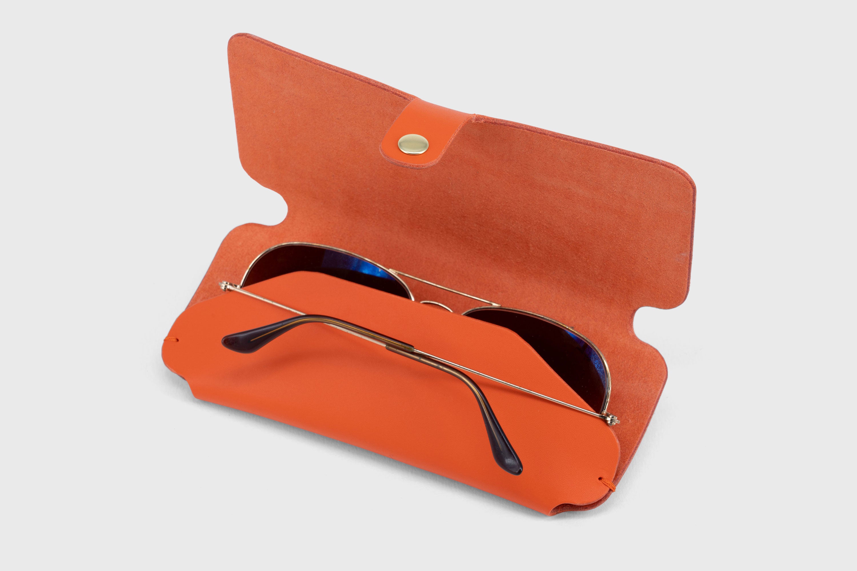 Glasses and Sunglasses Case Sleeve Orange Leather Minimalistic Design Premium Quality Vegetable Tanned Leather Atelier Madre Manuel Dreesmann Barcelona Spain