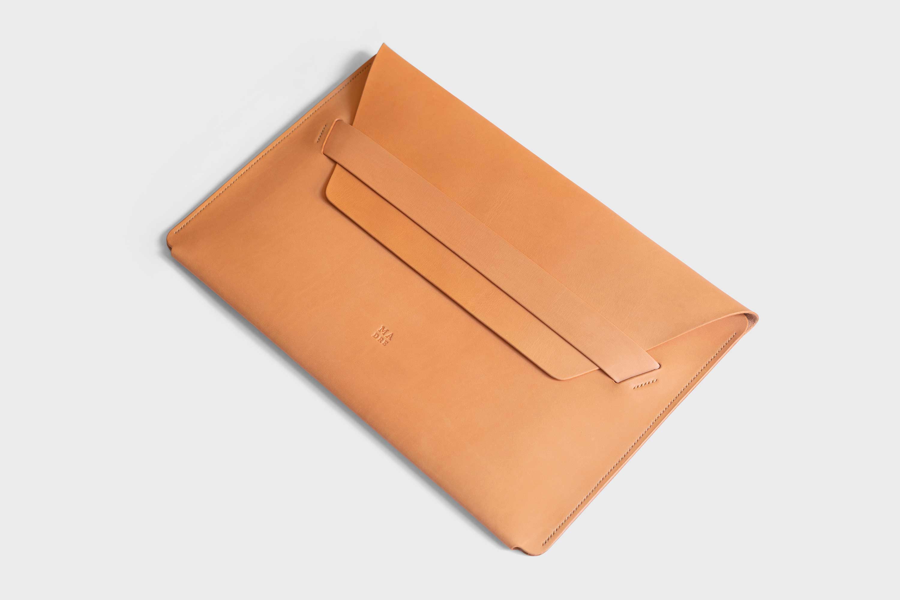 Premium Handcrafted MacBook Sleeves |Atelier Madre by Manuel Dreesmann