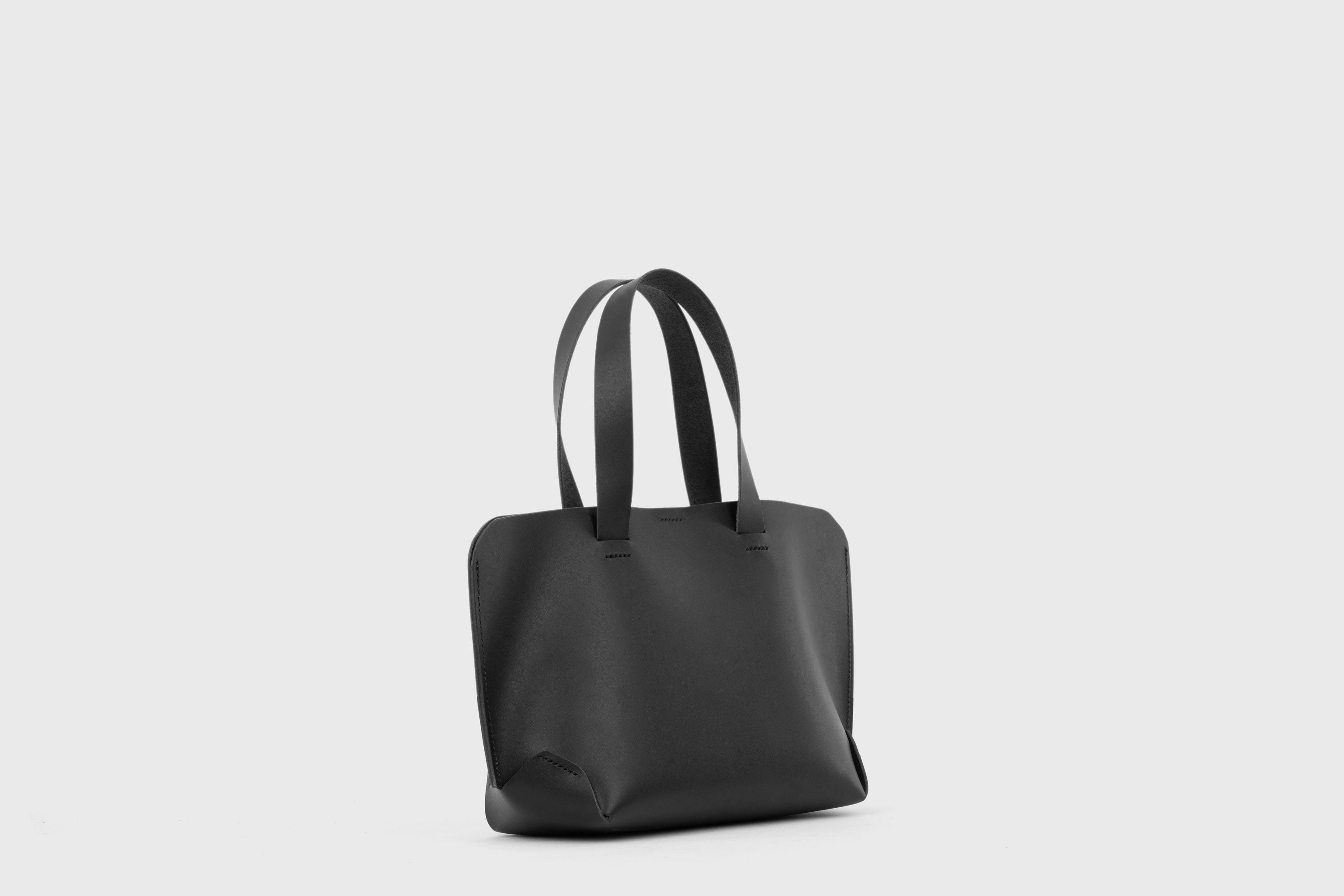 Medium Tote Bag Black Color Leather Premium Quality Minimalist Modern Design Atelier Madre Manuel Dreesmann Barcelona Spain