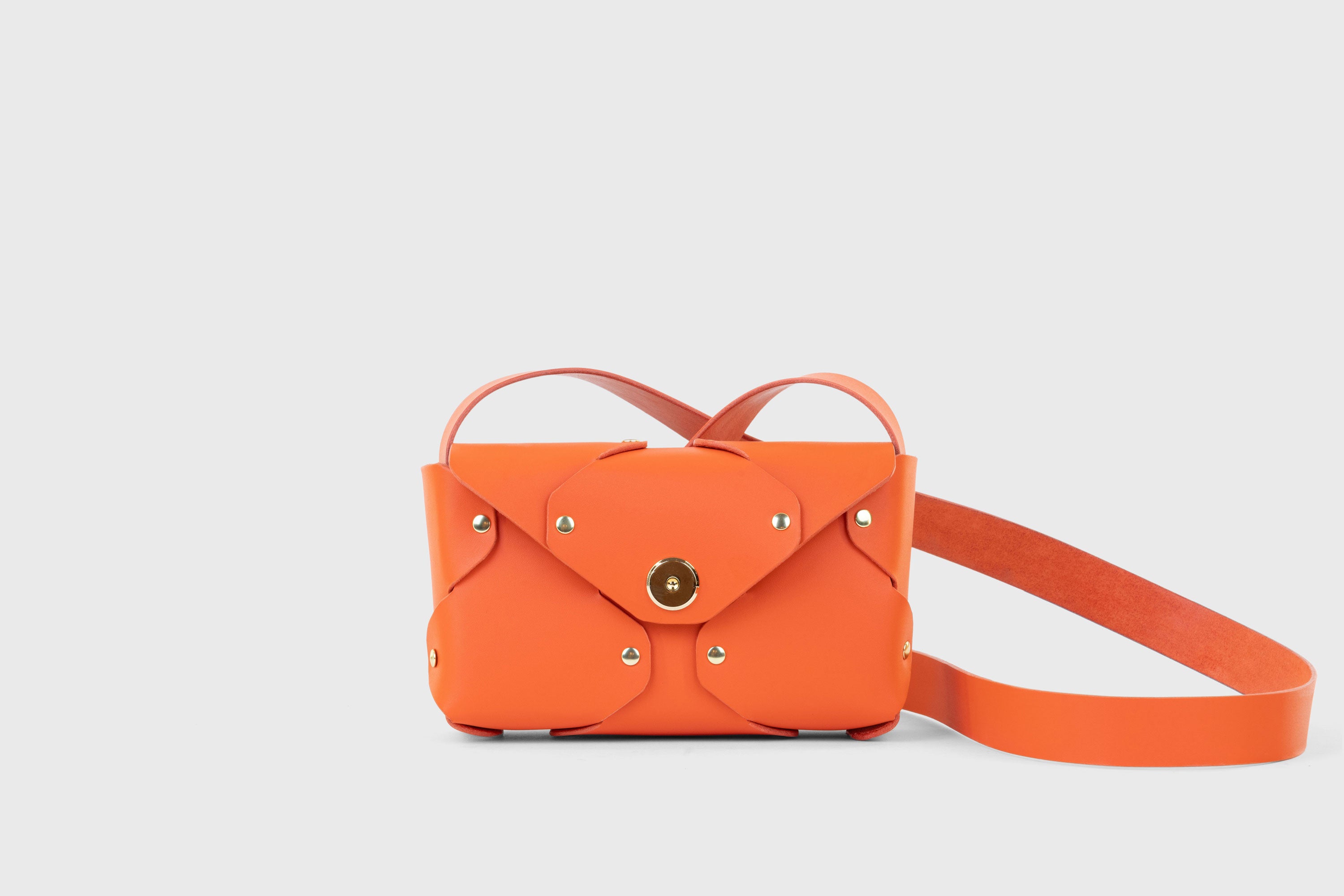 Tamara Bag Orange Color Leather Vegetable Tanned Leather Minimalist Modern Design Rivets Brass Premium Shoulderbag Atelier Madre Manuel Dreesmann Barcelona Spain