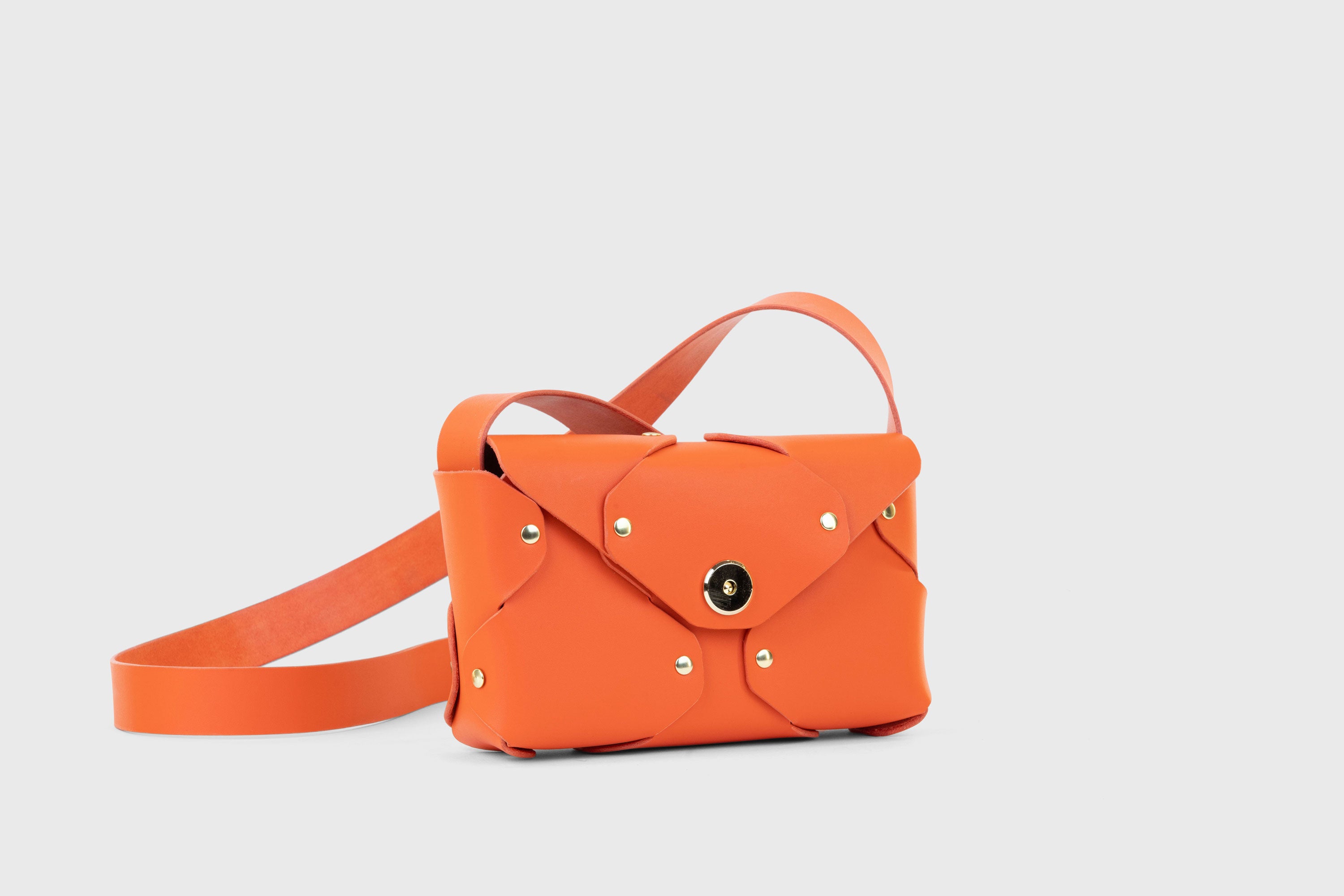 Tamara Bag Orange Color Leather Vegetable Tanned Leather Minimalist Modern Design Rivets Brass Premium Shoulderbag Atelier Madre Manuel Dreesmann Barcelona Spain