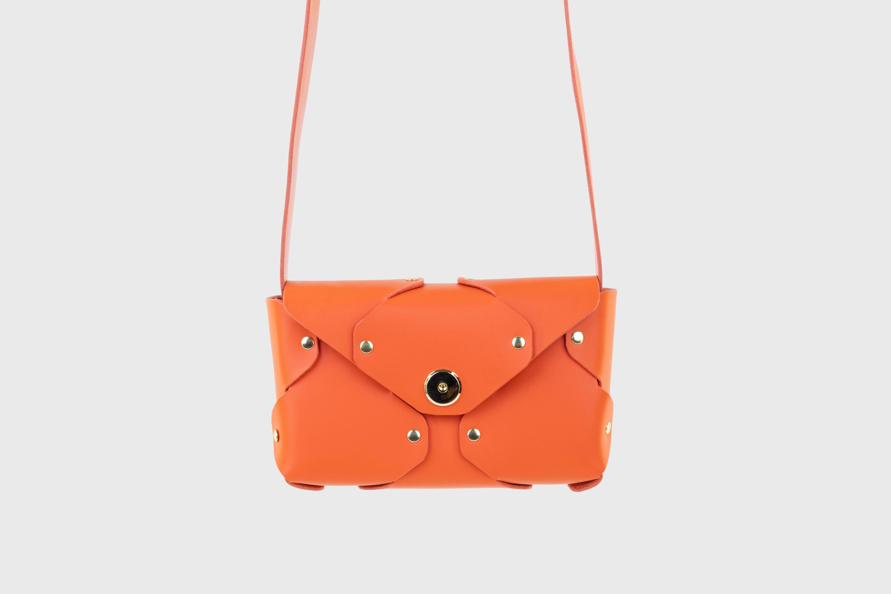 Tamara Bag Orange Color Leather Vegetable Tanned Leather Minimalist Modern Design Rivets Brass Premium Shoulderbag Atelier Madre Manuel Dreesmann Barcelona Spain