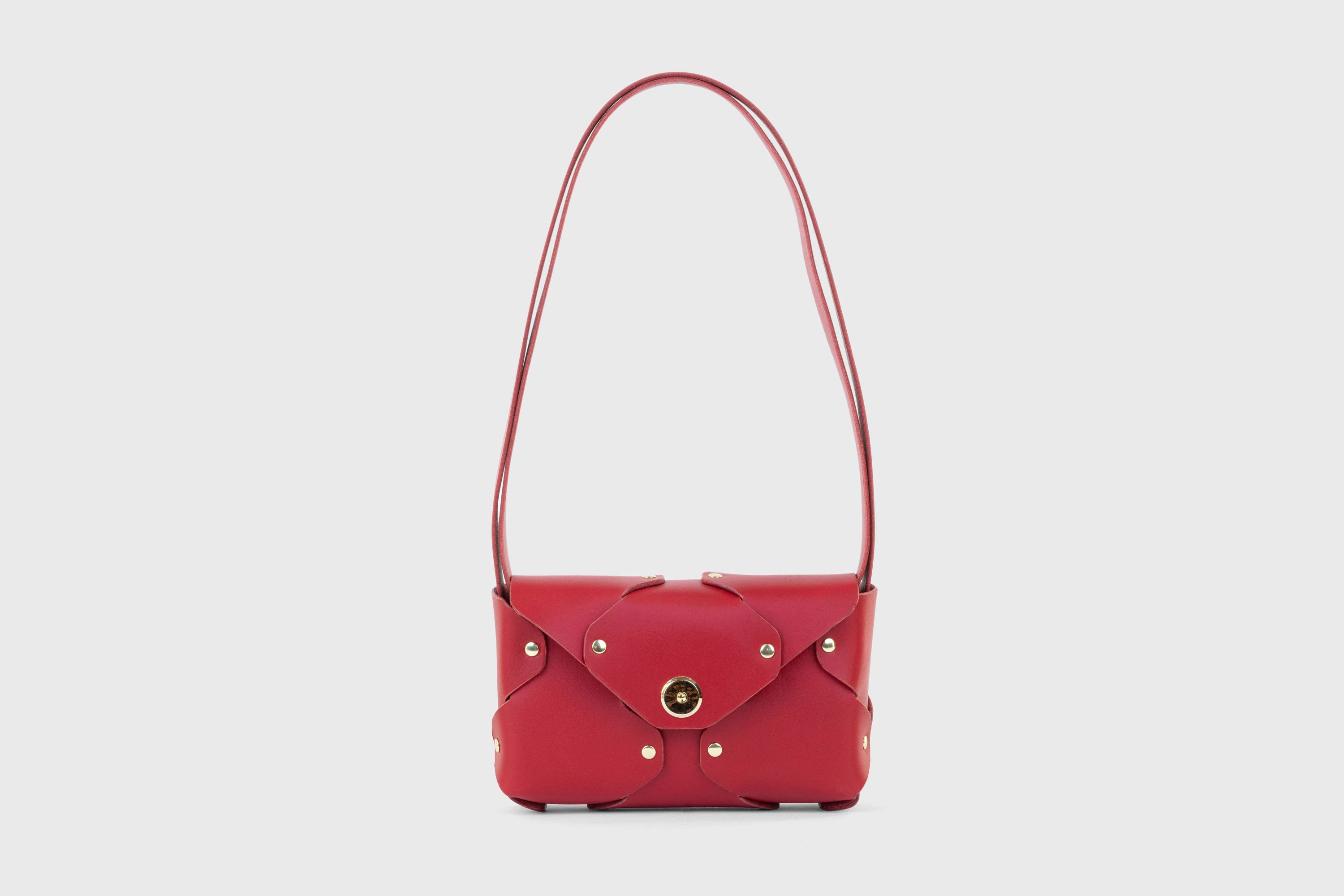 Tamara Bag Red Color Leather Vegetable Tanned Leather Minimalist Modern Design Rivets Brass Premium Shoulderbag Atelier Madre Manuel Dreesmann Barcelona Spain