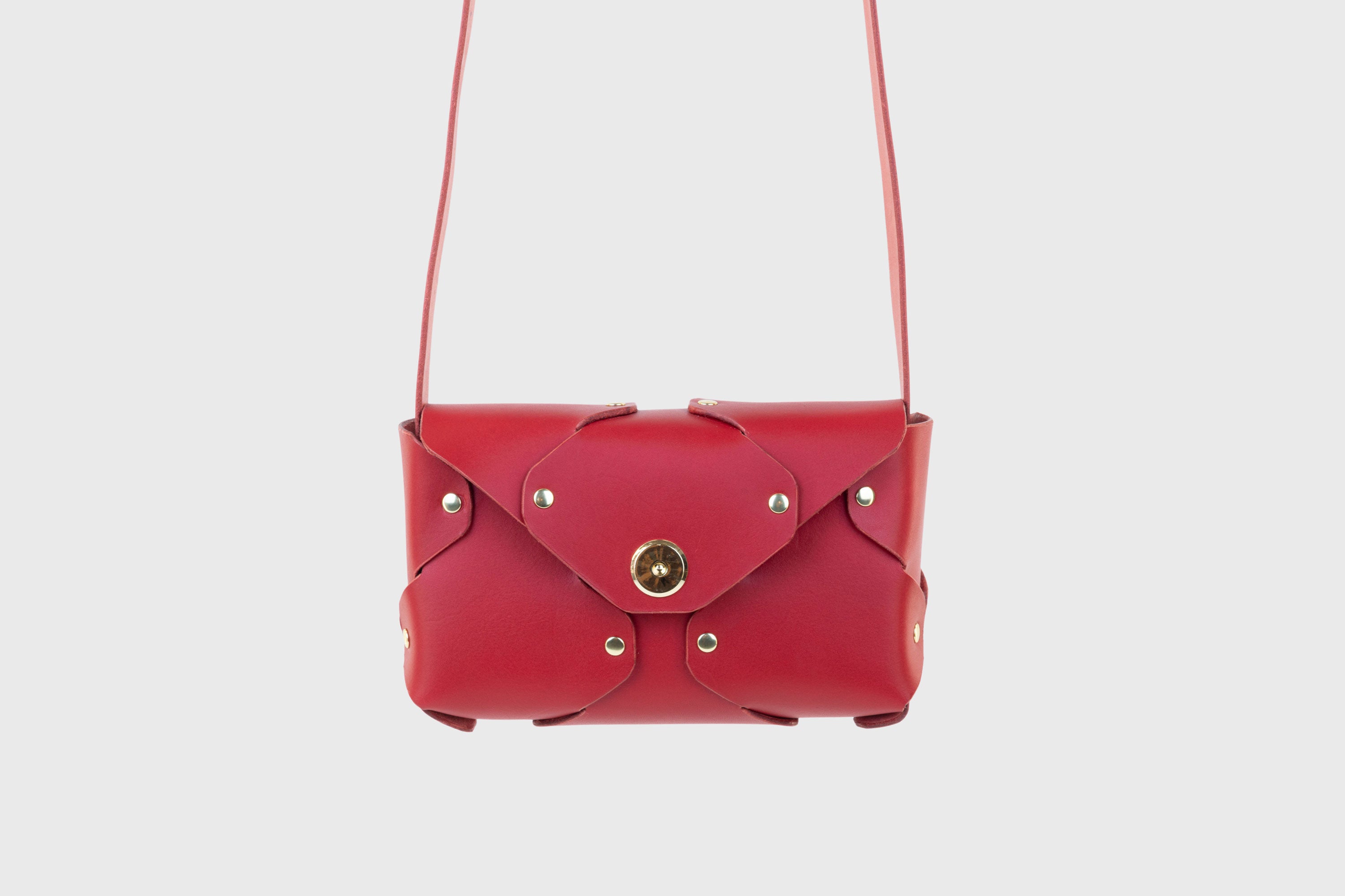 Tamara Bag Red Color Leather Vegetable Tanned Leather Minimalist Modern Design Rivets Brass Premium Shoulderbag Atelier Madre Manuel Dreesmann Barcelona Spain