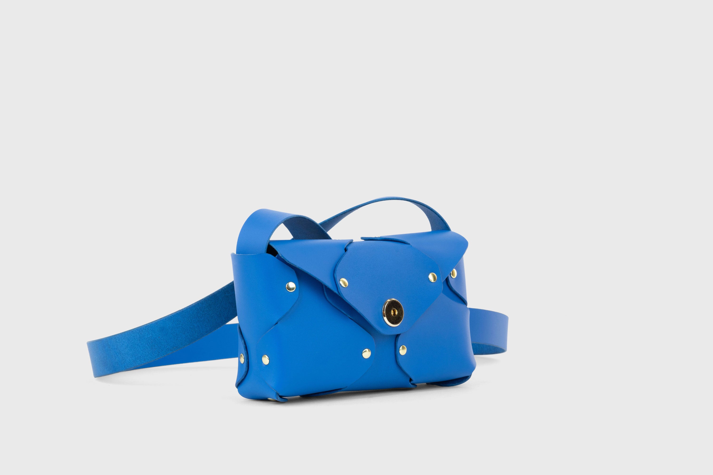 Tamara Bag Royal Blue Color Leather Vegetable Tanned Leather Minimalist Modern Design Rivets Brass Premium Shoulderbag Atelier Madre Manuel Dreesmann Barcelona Spain