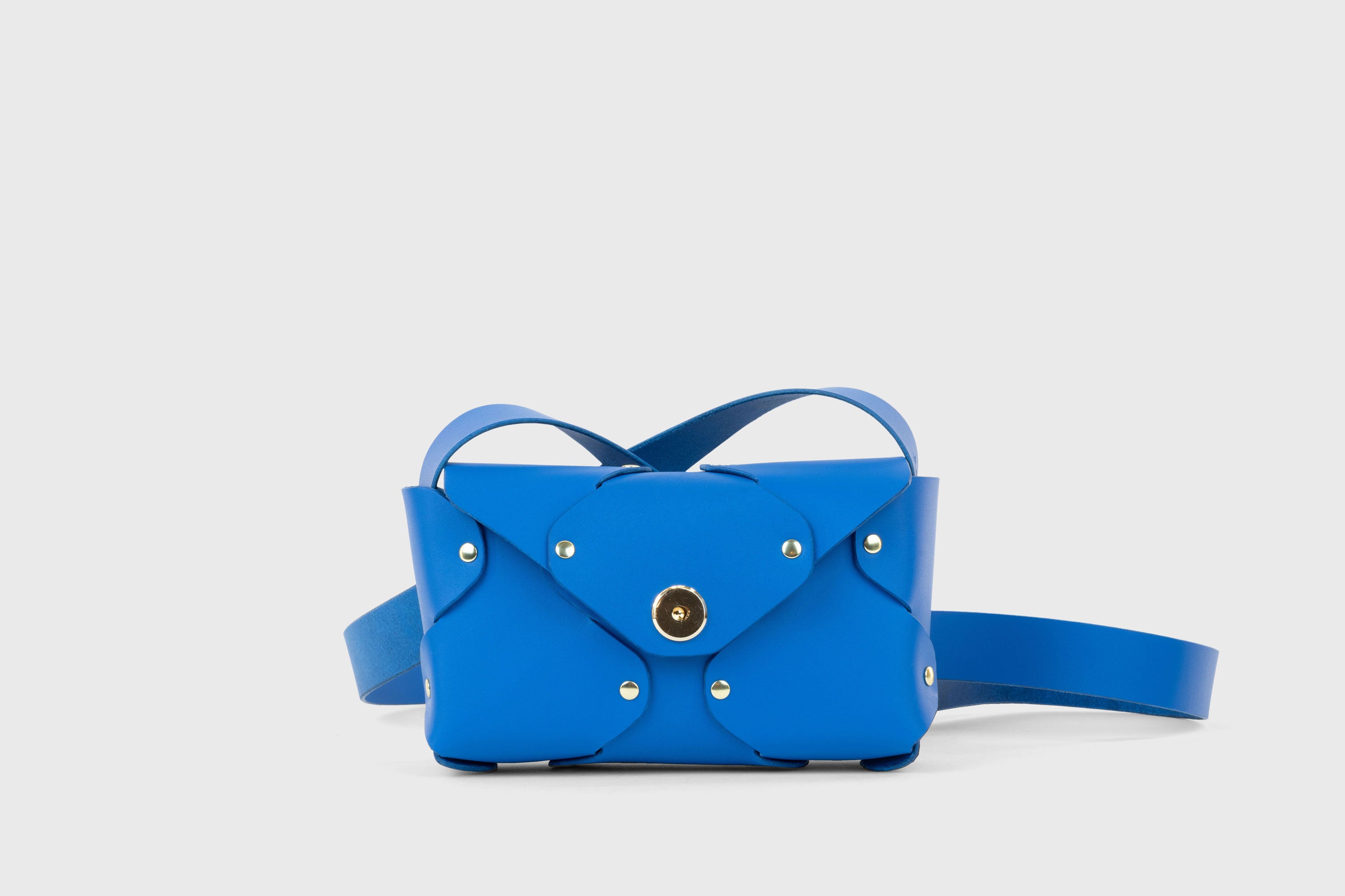 Tamara Bag Royal Blue Color Leather Vegetable Tanned Leather Minimalist Modern Design Rivets Brass Premium Shoulderbag Atelier Madre Manuel Dreesmann Barcelona Spain