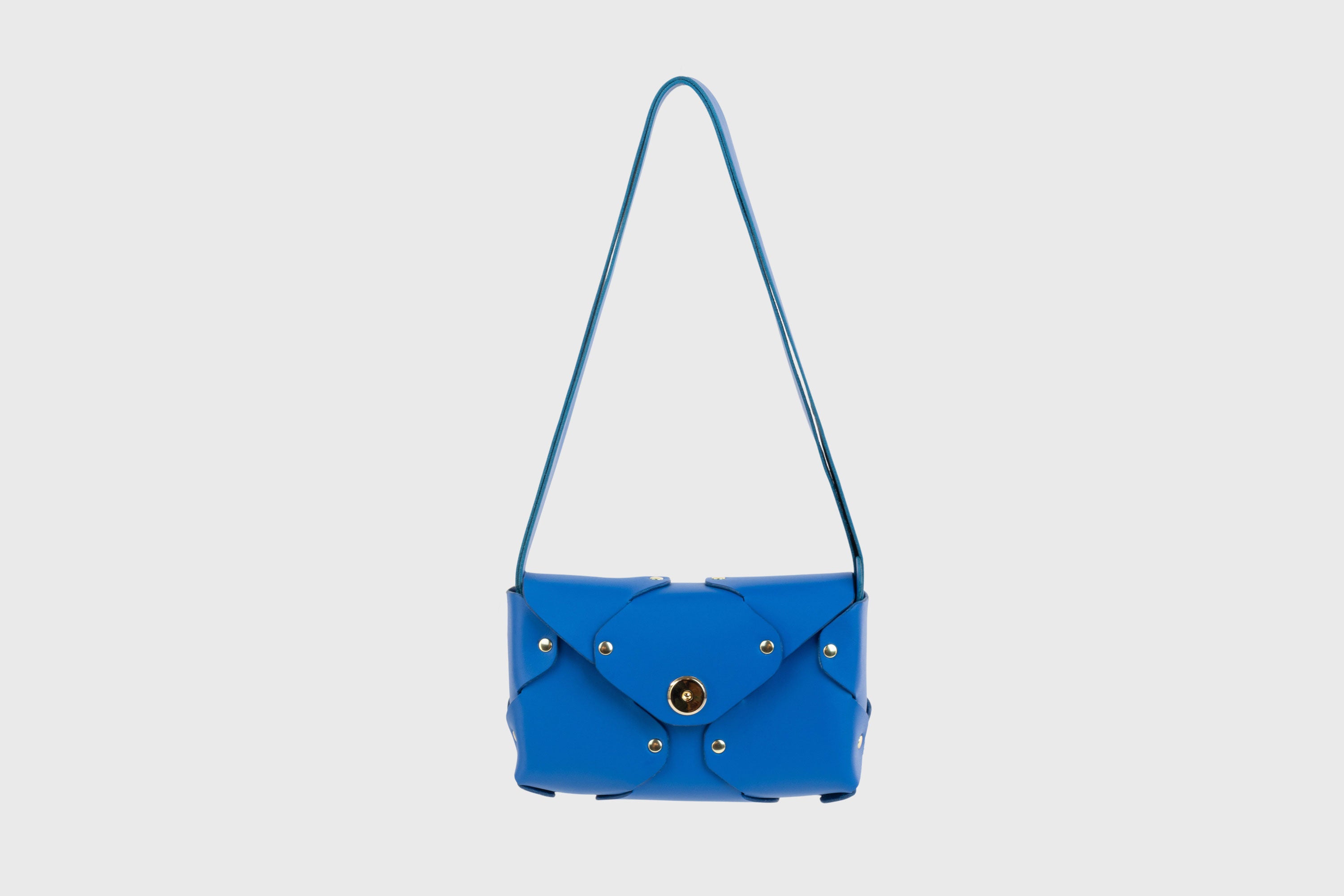 Tamara Bag Royal Blue Color Leather Vegetable Tanned Leather Minimalist Modern Design Rivets Brass Premium Shoulderbag Atelier Madre Manuel Dreesmann Barcelona Spain