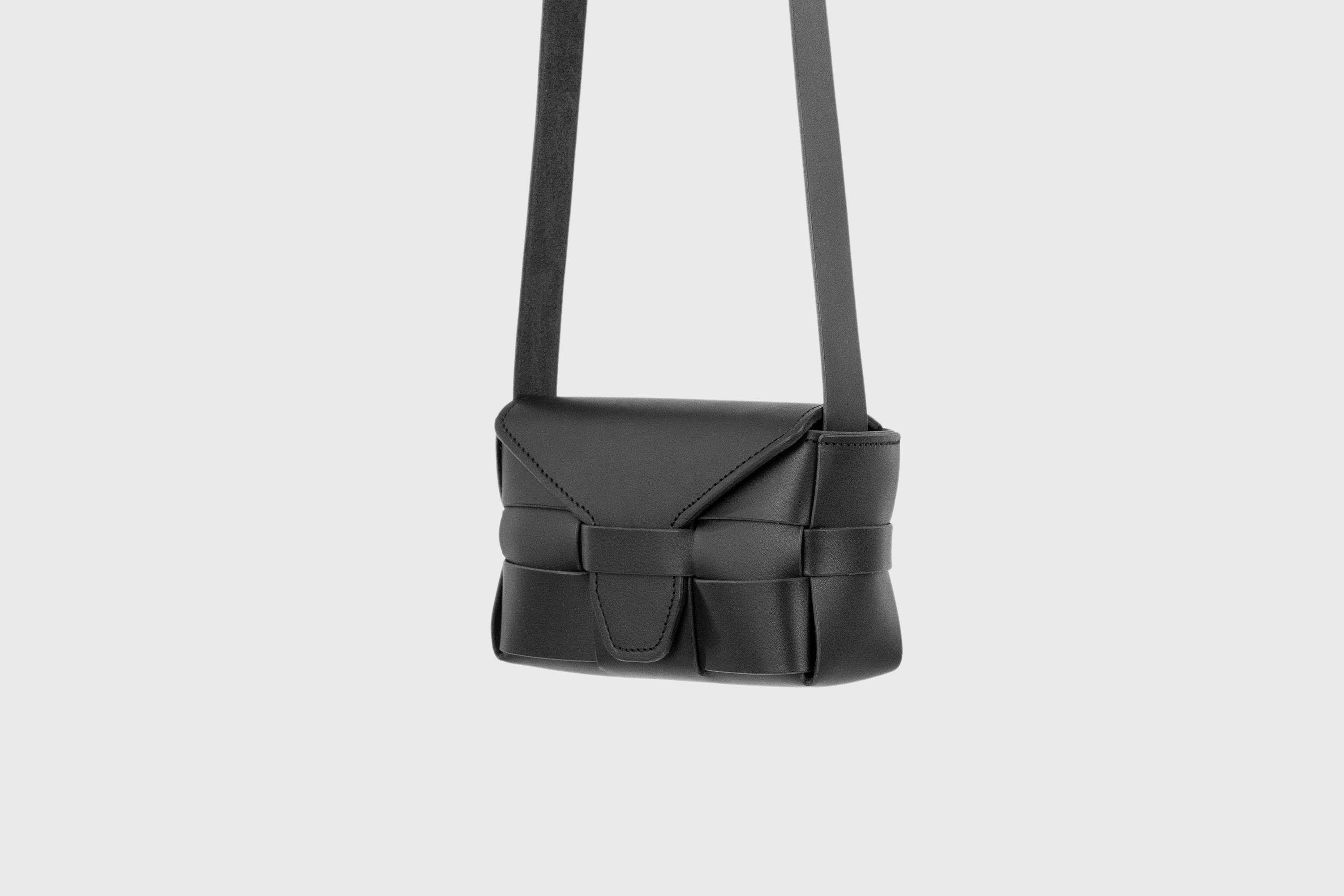 Woven Leather Bag Saka Small Black Braided Shoulder Bag Crossbody Vegetable Tanned Premium Quality Modern Minimalistic Design Atelier Madre Manuel Dreesmann Barcelona