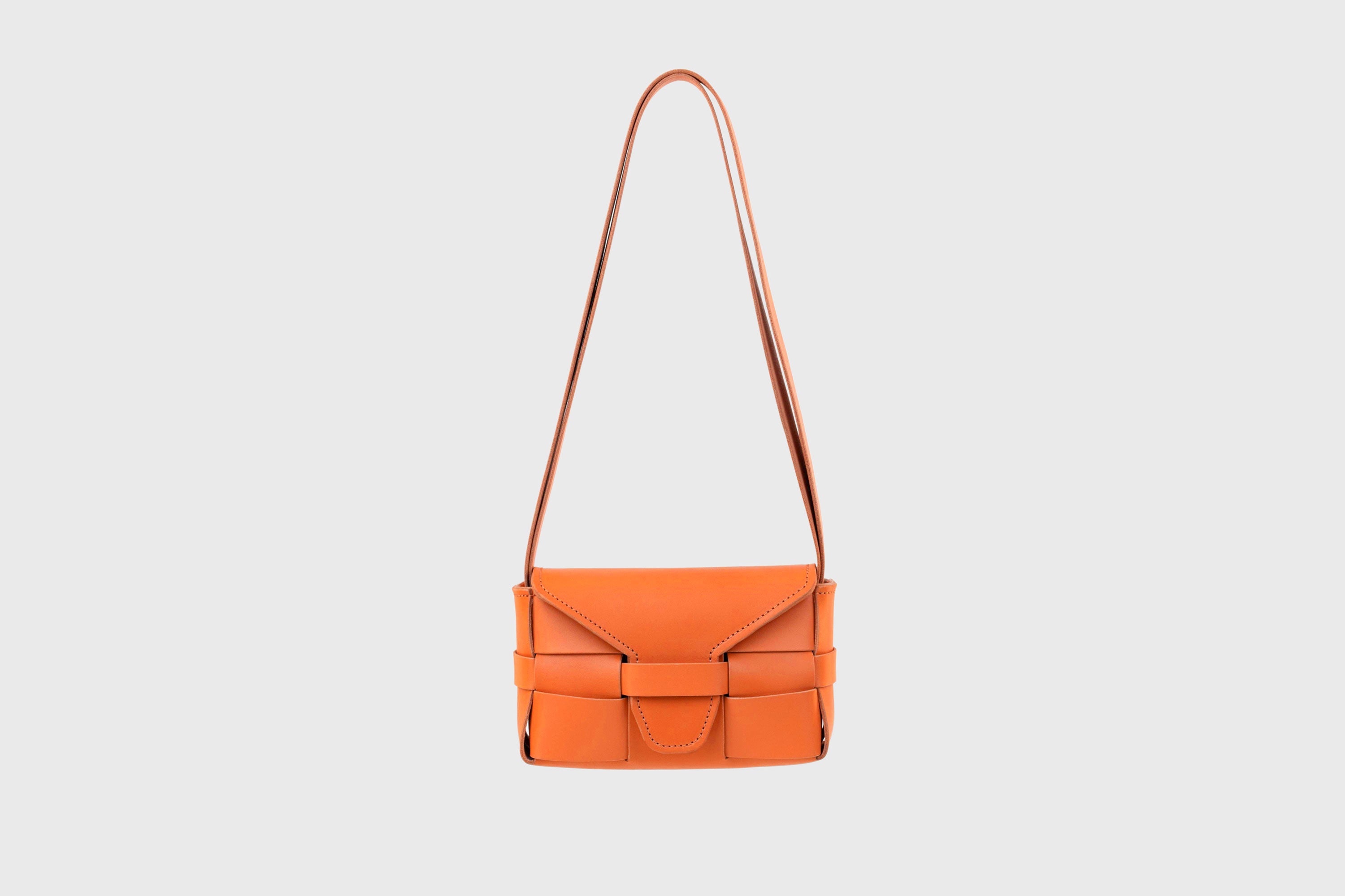 Woven Leather Bag Saka Small Orange Braided Shoulder Bag Crossbody Vegetable Tanned Premium Quality Modern Minimalistic Design Atelier Madre Manuel Dreesmann Barcelona